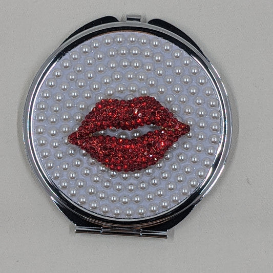 red lips compact mirror